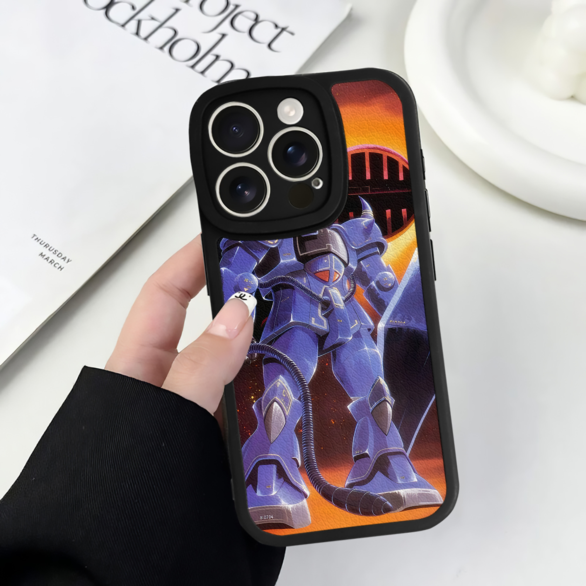 （画像用） 機動戦士ガンダム Mobile Suit Gundam 【iPhone 16シリーズ対応】シリコンスマホケース（レザー調） 材質：シリコン